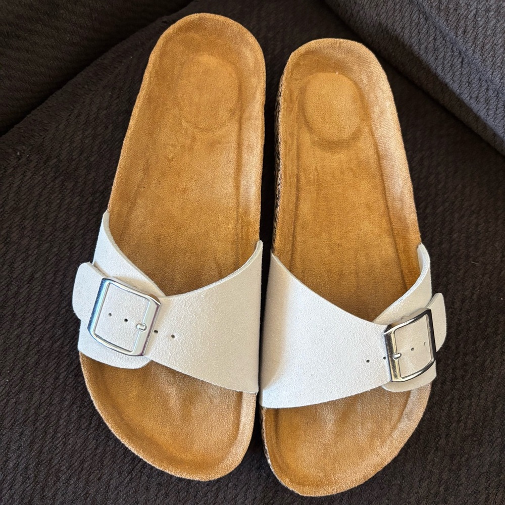 NEW! Size 6.5 (37) Womans Sandals